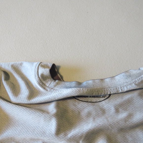 Grey Fitted Under Armour Top Size Medium - Picture 5 of 6